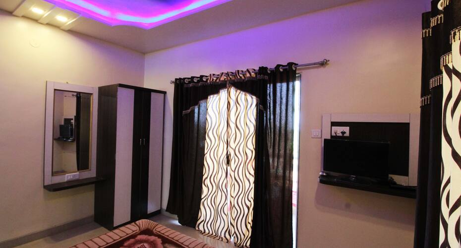 Hotel Vanraj Lodging & Boarding, Pune 5